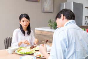 共働き夫婦の夕飯、どちらが作る?　毎日の夕飯作りをちょっと楽にする方法