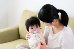 おしゃぶりいつから?　何歳まで使っていいの?　デメリットは?