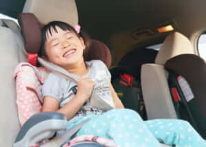 ジュニアシートはいつから使える?　知っておきたい選び方と法律のこと