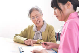 要介護認定の更新手続きと申請時期はいつ?　【更新忘れに要注意】