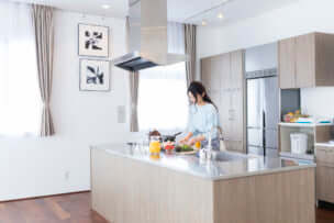 憧れアイランドキッチンにするために知りたいメリットとデメリット