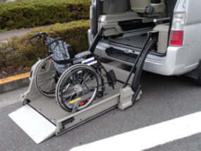 介護タクシーの利用料金と選び方とは?　介護保険が適用される?