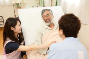 介護ベッドのレンタルは保険適用でお得！　レンタル方法と注意点とは