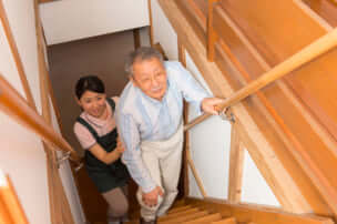 介護用の手すりがあるだけで助かる!　どこに設置するのがおすすめ?