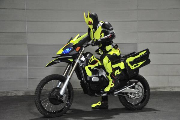 超本格バイクアクションが登場！全33ライダーがバトルを繰り広げる「仮面ライダー大集合バトル」開催