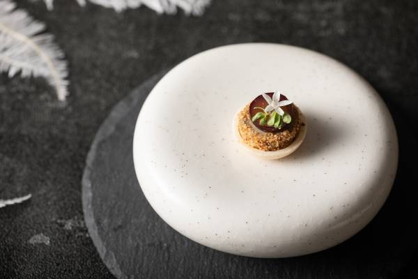 アーティスティックなモダンフレンチ　繊細かつ大胆で独創的な料理を目でも舌でも堪能 『TAKUMI フレンチ～Winter Gift～』