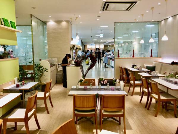 ケーキのようなパフェ&rdquo;DOLPA&rdquo;（ドルパ）とは！？ROSE GALLEY CAFEに秋冬限定スイーツが新登場！！