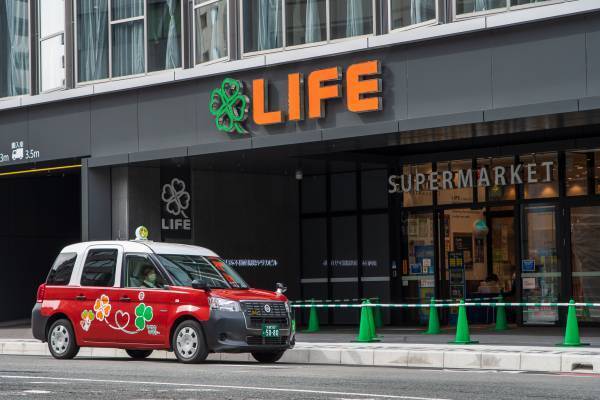 ＜ライフ四条烏丸店オープン記念 コラボレーション企画＞ララピー&times;ヤサカタクシー 京都で三つ葉のタクシー1200台と「かくれんぼ」 「ララピーの四つ葉タクシー」運行