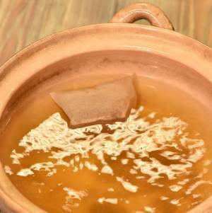 ＼寒い日に家族で囲むなら、やっぱりお鍋／味変で二度おいしい！大人気の鍋つゆに、新たに2種類の味が登場！【久世福商店】