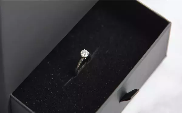 [新商品]1本2万円（税別）の最高品質のバラ！！バラ専門店のROSE GALLERYから&rdquo;The &nbsp;One Special Edition&rdquo;が登場いたします！