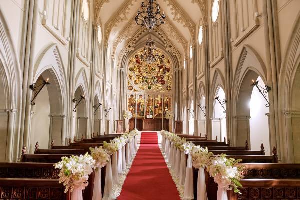 横浜・みなとみらいで叶える「チャペルdeプロポーズ～クリスマススペシャルプラン～」ふたりだけでチャペルを貸し切り、特大の薔薇の花束でロマンティックなクリスマス・プロポーズを！