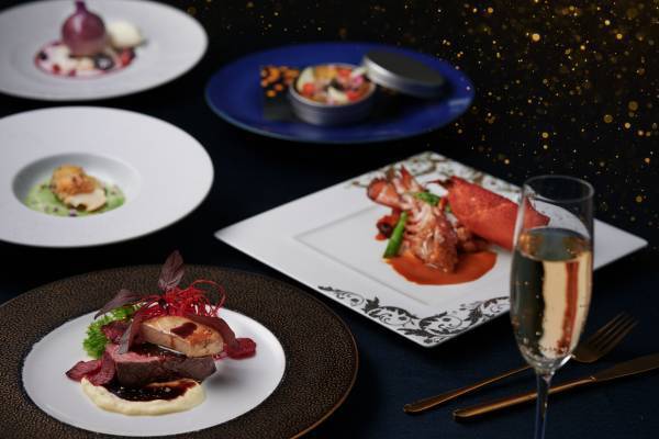 横浜・みなとみらいで叶える「チャペルdeプロポーズ～クリスマススペシャルプラン～」ふたりだけでチャペルを貸し切り、特大の薔薇の花束でロマンティックなクリスマス・プロポーズを！