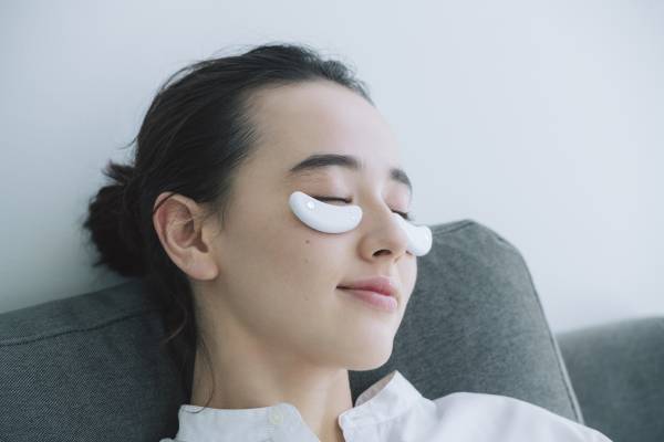 ココロとカラダを見つめる家電ブランド、AiMY（エイミー）よりハンズフリーで使える、EMS目もと美顔器「エイミー ビューティーアイ」を発売