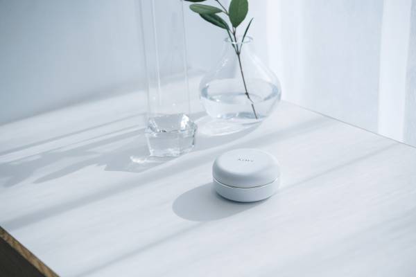 ココロとカラダを見つめる家電ブランド、AiMY（エイミー）よりハンズフリーで使える、EMS目もと美顔器「エイミー ビューティーアイ」を発売