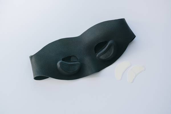 ココロとカラダを見つめる家電ブランド、AiMY（エイミー）よりハンズフリーで使える、EMS目もと美顔器「エイミー ビューティーアイ」を発売