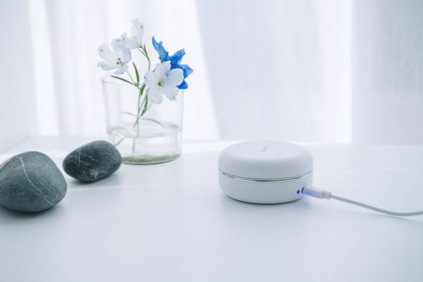 ココロとカラダを見つめる家電ブランド、AiMY（エイミー）よりハンズフリーで使える、EMS目もと美顔器「エイミー ビューティーアイ」を発売