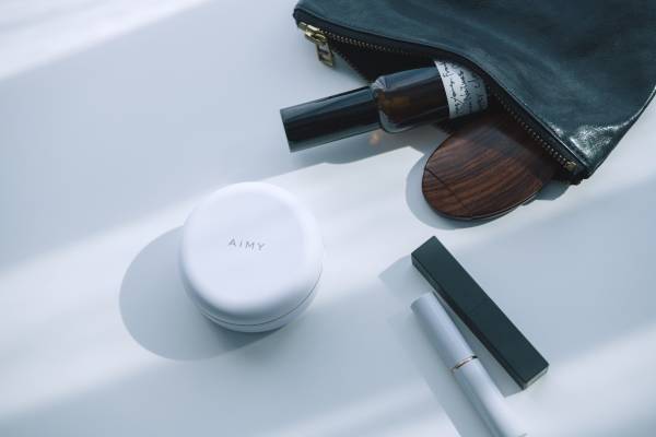 ココロとカラダを見つめる家電ブランド、AiMY（エイミー）よりハンズフリーで使える、EMS目もと美顔器「エイミー ビューティーアイ」を発売