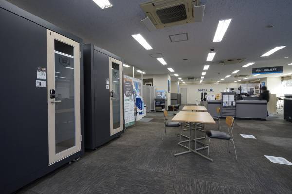 キンコーズ・新宿御苑店に  個室型作業スペース『RemoteworkBOX』を設置