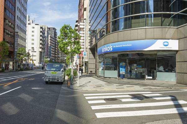 キンコーズ・新宿御苑店に  個室型作業スペース『RemoteworkBOX』を設置