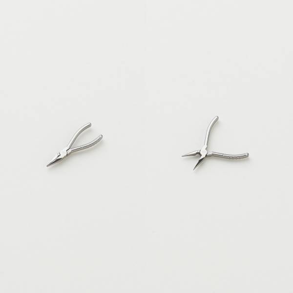 地元企業同士でスーツアクセサリーをコラボ企画！直径２.５ｃｍでも実物同様に可動するミニチュア工具のラペルピンを発売