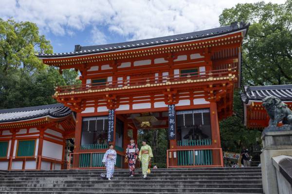 【OMO by 星野リゾート　京都3施設】都市観光ホテル「OMO」&times;京都の老舗ブランド「よーじや」の共同企画 卒業旅行プラン「OMOの卒たび～京都べっぴん旅～」販売｜期間：2021年12月1日〜2022年6月30日／販売施設：OMO5京都祇園、OMO3京都東寺、OMO5京都三条