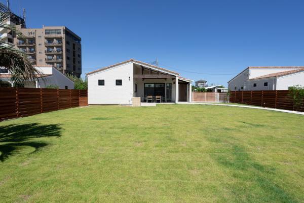 愛犬と泊まれる豪華貸別荘の村？【Asovillage"アソビヴィレッジ"】が2021年8月にOPEN！！！全棟100坪以上天然芝ドッグラン！九十九里浜の海岸沿い！