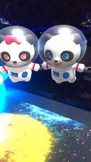 関西最大級のプロジェクションマッピングカフェ&ldquo;ＳＯＲＡＹＵＭＥ&rdquo;（ソラユメ）に、宇宙遊泳を楽しむキャラクター『AR　ソラちゃんユメちゃん』が登場！