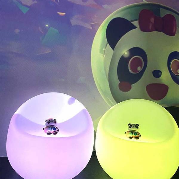 関西最大級のプロジェクションマッピングカフェ&ldquo;ＳＯＲＡＹＵＭＥ&rdquo;（ソラユメ）に、宇宙遊泳を楽しむキャラクター『AR　ソラちゃんユメちゃん』が登場！