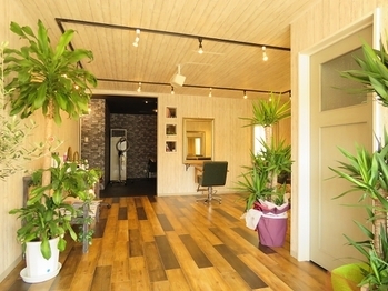 トリートメントセットメニューにクーポンあり！年齢や性別問わず通えるプライベートサロン『MOW LIFE HAIR』の情報を駅近ドットコムで公開