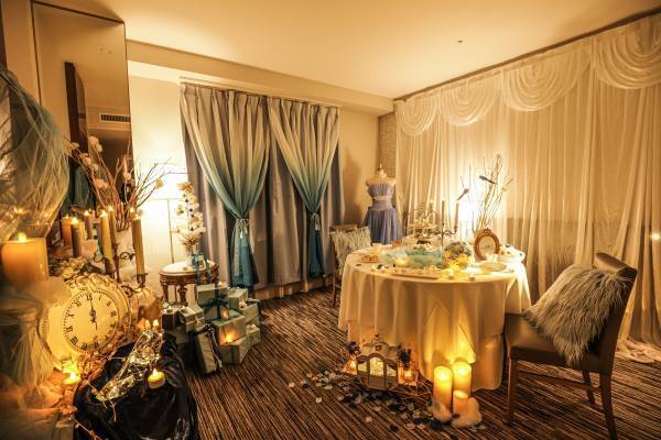 プライベート空間で楽しむアフタヌーンティー　童話 &ldquo;シンデレラ&rdquo;の世界を表現しデコレーションを施した客室 『プリンセス・シンデレラ～憧れの舞踏会～コンセプトルーム』販売