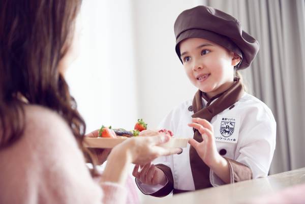 【リゾナーレ八ヶ岳】スイーツ作りで子どもの成長を感じられるプログラム 「バレンタインキッズパティシエ」提供｜提供期間：2022年2月1日～28日 水、木、金曜日限定