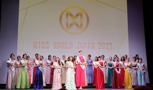 Crossfor New York クリスマスコレクションにMiss World Japan2021ファイナリスト提供モデルの４デザインが登場