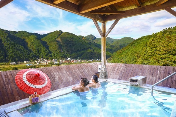 ありそうでなかった過ごし方【温泉宿でクリスマス】感染症対策万全の温泉宿、大江戸温泉物語が贈るクリスマス スペシャルバイキング