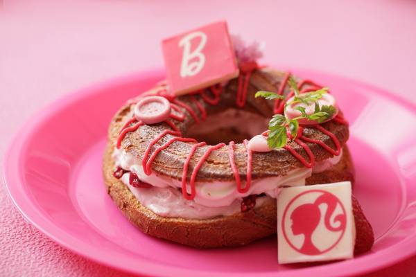 ファッションドール「バービー」とコラボレーションイベント！ノベルティプレゼントキャンペーン　※お子様対象 『マイ テーブル アフタヌーンティー～PINK!PINK!PINK!パーティー～』 お気に入りスイーツを&ldquo;おかわり&rdquo;できる新スタイルのアフタヌーンティー