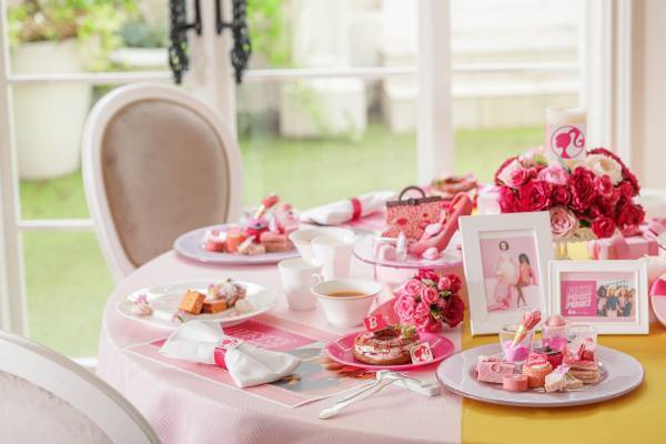 ファッションドール「バービー」とコラボレーションイベント！ノベルティプレゼントキャンペーン　※お子様対象 『マイ テーブル アフタヌーンティー～PINK!PINK!PINK!パーティー～』 お気に入りスイーツを&ldquo;おかわり&rdquo;できる新スタイルのアフタヌーンティー