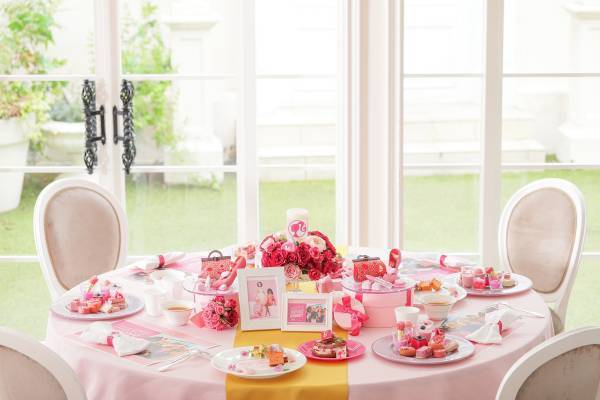 ファッションドール「バービー」とコラボレーションイベント！ノベルティプレゼントキャンペーン　※お子様対象 『マイ テーブル アフタヌーンティー～PINK!PINK!PINK!パーティー～』 お気に入りスイーツを&ldquo;おかわり&rdquo;できる新スタイルのアフタヌーンティー