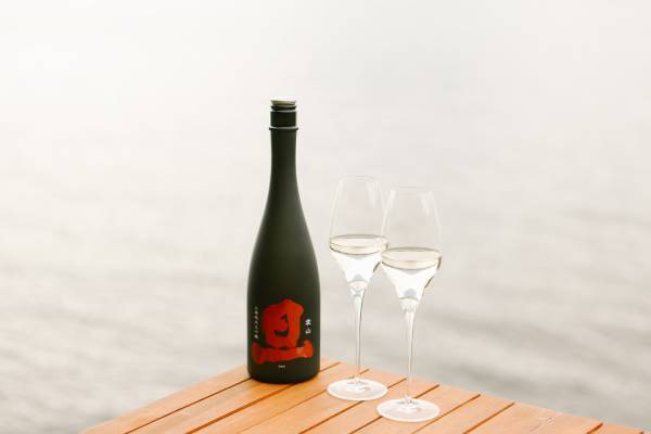 【星のや富士】富士山の山頂と太陽が重なる&ldquo;ダイヤモンド富士&rdquo;を貸切船から眺める「湖上の絶景アペリティフ」開催｜期間：2021年12月1日〜2022年2月28日