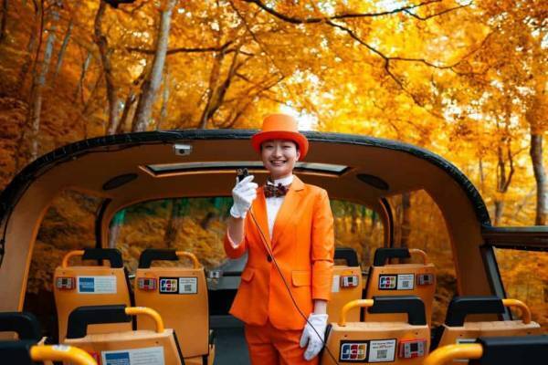 【奥入瀬渓流ホテル】 「紅葉プレミアムオープンバスツアー」今年も実施！紅葉&times;渓流の景色を&ldquo;紅葉コンシェルジュ&rdquo;と楽しむ｜期間：2021年10月16日～31日（土日限定）