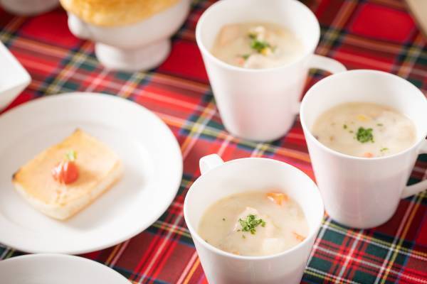 クリスマスオーナメント作りやお子様縁日も楽しめる！ ホテルメイドの約20種類のお料理と専属パティシエ特製のクリスマススイーツをご家族で  『クリスマスファミリーブッフェ』開催