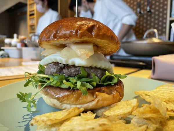 イタリアンの技術を惜しみなく投入した夫婦のグルメバーガー「ほっぺざバーガー」が押上にオープン！
