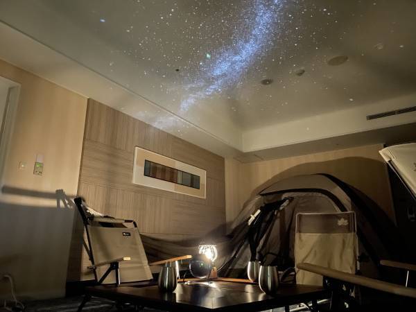 ホテルのお部屋で&ldquo;クリスマス冬キャン&rdquo;気分！ 期間限定のクリスマスグランピングルーム