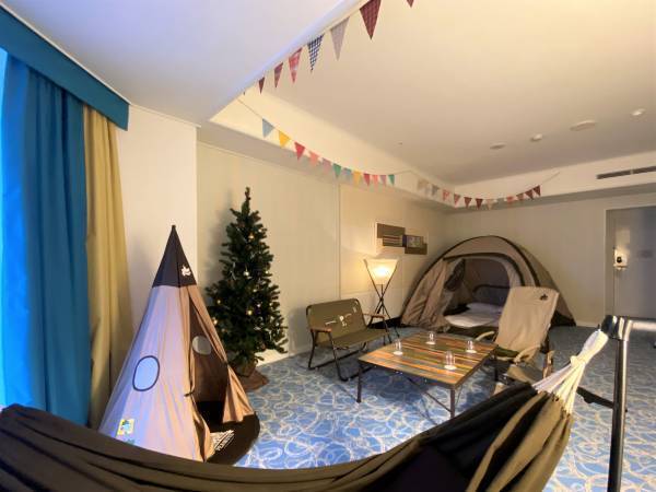 ホテルのお部屋で&ldquo;クリスマス冬キャン&rdquo;気分！ 期間限定のクリスマスグランピングルーム