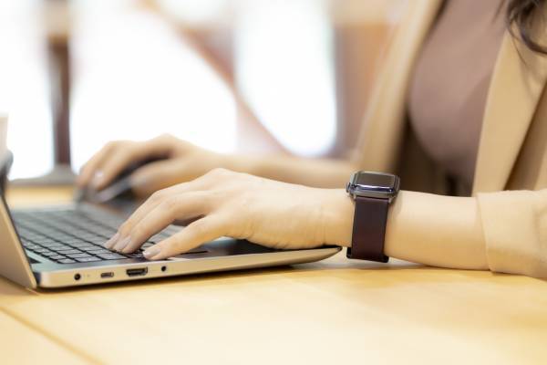 本格レザーの存在感！秋冬に"映える"Apple Watch レザーバンド Makuakeにて9月30日（木）17時よりプロジェクトスタート