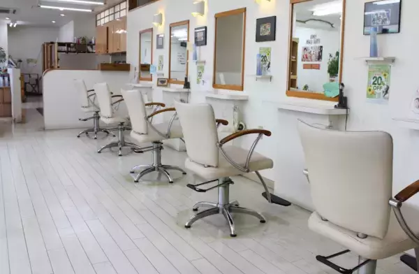 キッズスペースあり！朝のスタイリングが楽になる『美容室 imagine 中野島店』の情報を駅近ドットコムで公開