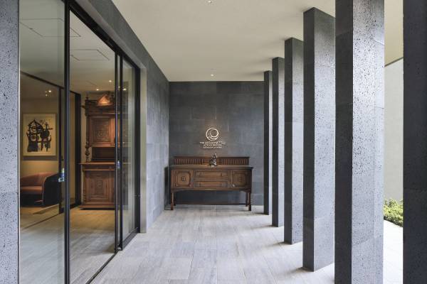 【ひらまつホテル】心躍る美食と温泉でもてなす THE HIRAMATSU HOTELS & RESORTS 仙石原。5周年記念に、歴代人気料理で仕立てた特別コースをお届け。