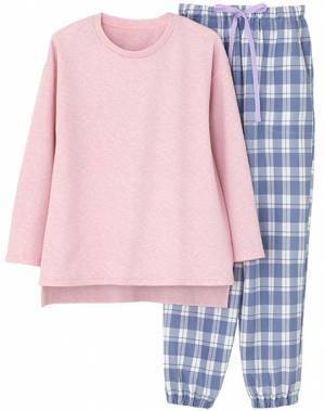 秋冬のおうち時間がスウェット派の方へ。 寒い季節のリラックスシーンにおすすめ！背中あったかルームウェア 「WARM PLUS IN LIVING（ウォームプラスインリビング）」発売