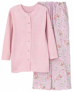 秋冬のおうち時間がスウェット派の方へ。 寒い季節のリラックスシーンにおすすめ！背中あったかルームウェア 「WARM PLUS IN LIVING（ウォームプラスインリビング）」発売