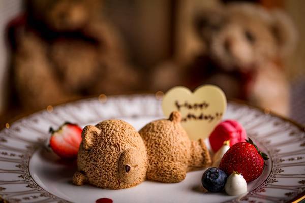 チョコレートをふんだんに使用したグレンチェック柄やハート型のときめきスイーツを堪能！『クラシカルレディーのバレンタインアフタヌーンティー』 期間限定販売