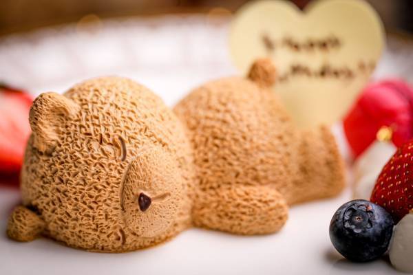 チョコレートをふんだんに使用したグレンチェック柄やハート型のときめきスイーツを堪能！『クラシカルレディーのバレンタインアフタヌーンティー』 期間限定販売