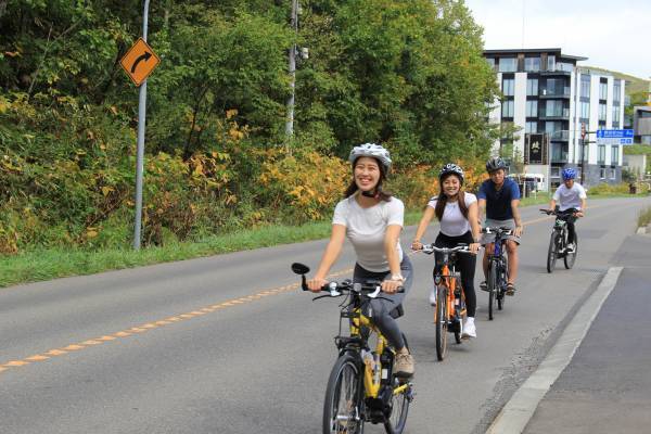 【北海道ニセコ】国定公園を活用したアドベンチャートラベル 「ヨガ &times; サイクリング」モニターツアーの実施